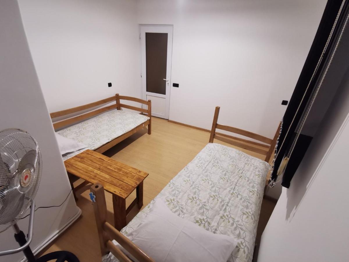 4 Friends Hostel Erévan Extérieur photo