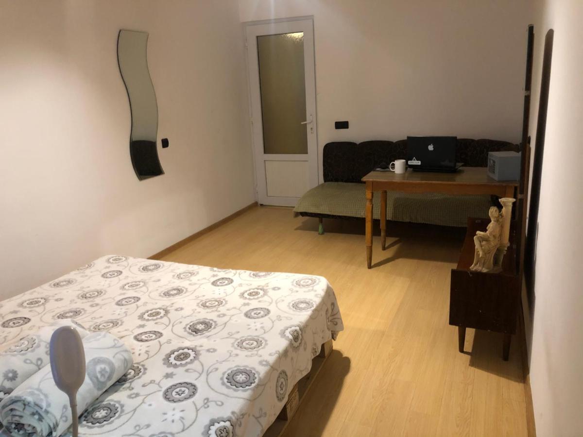 4 Friends Hostel Erévan Extérieur photo