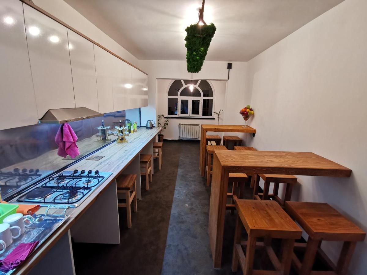 4 Friends Hostel Erévan Extérieur photo