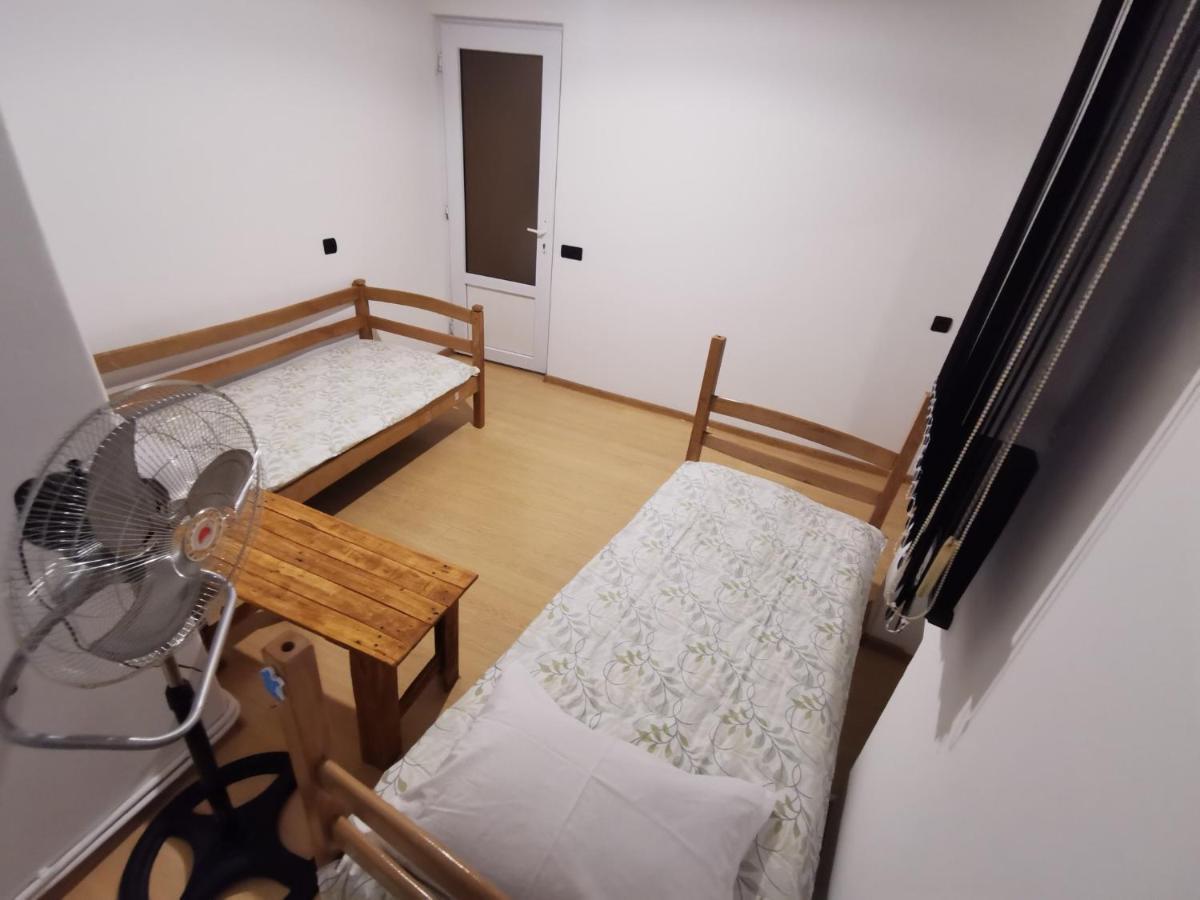 4 Friends Hostel Erévan Extérieur photo