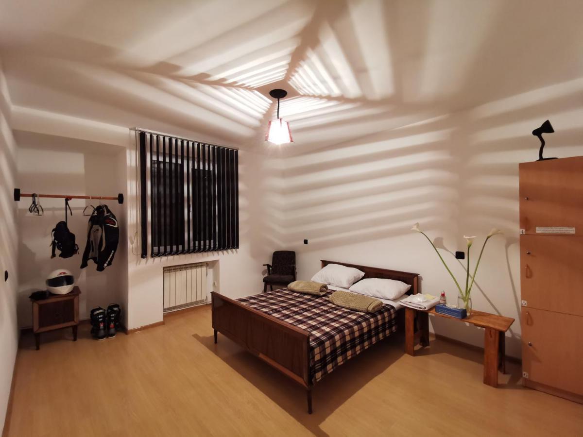 4 Friends Hostel Erévan Extérieur photo