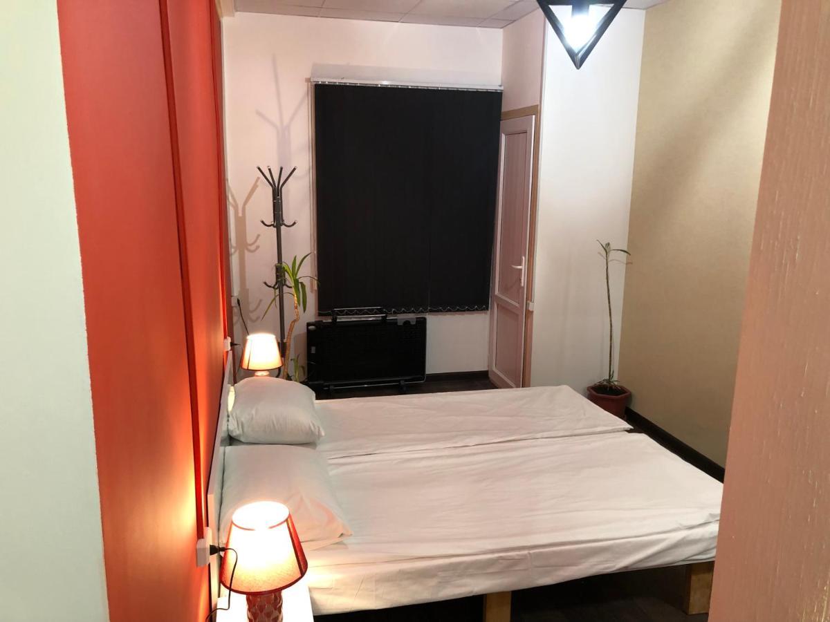 4 Friends Hostel Erévan Extérieur photo