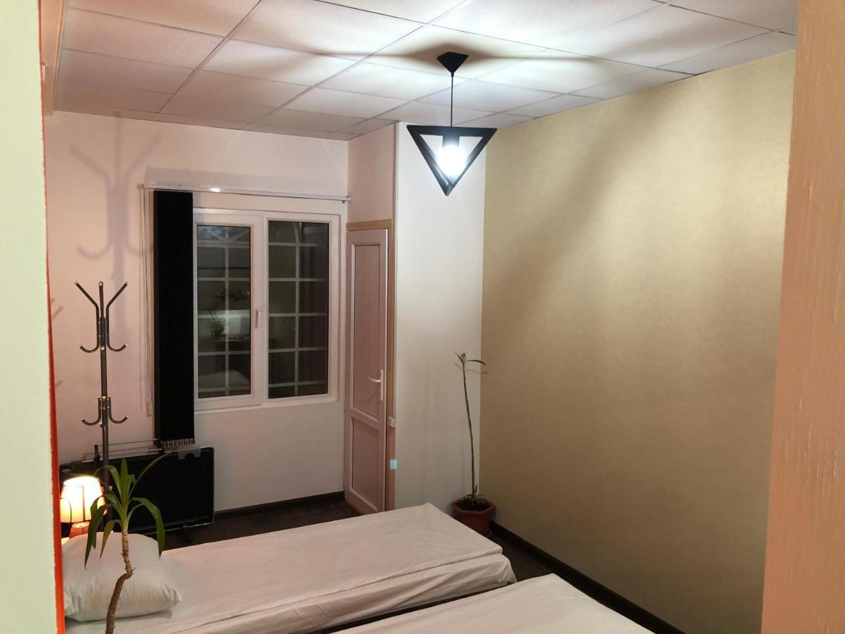 4 Friends Hostel Erévan Extérieur photo